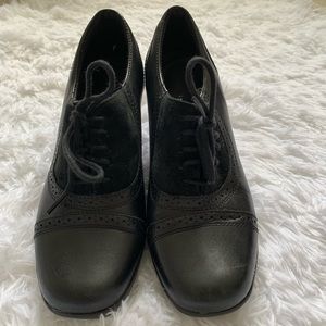 Clarks Oxford block heel shoes size 6M leather